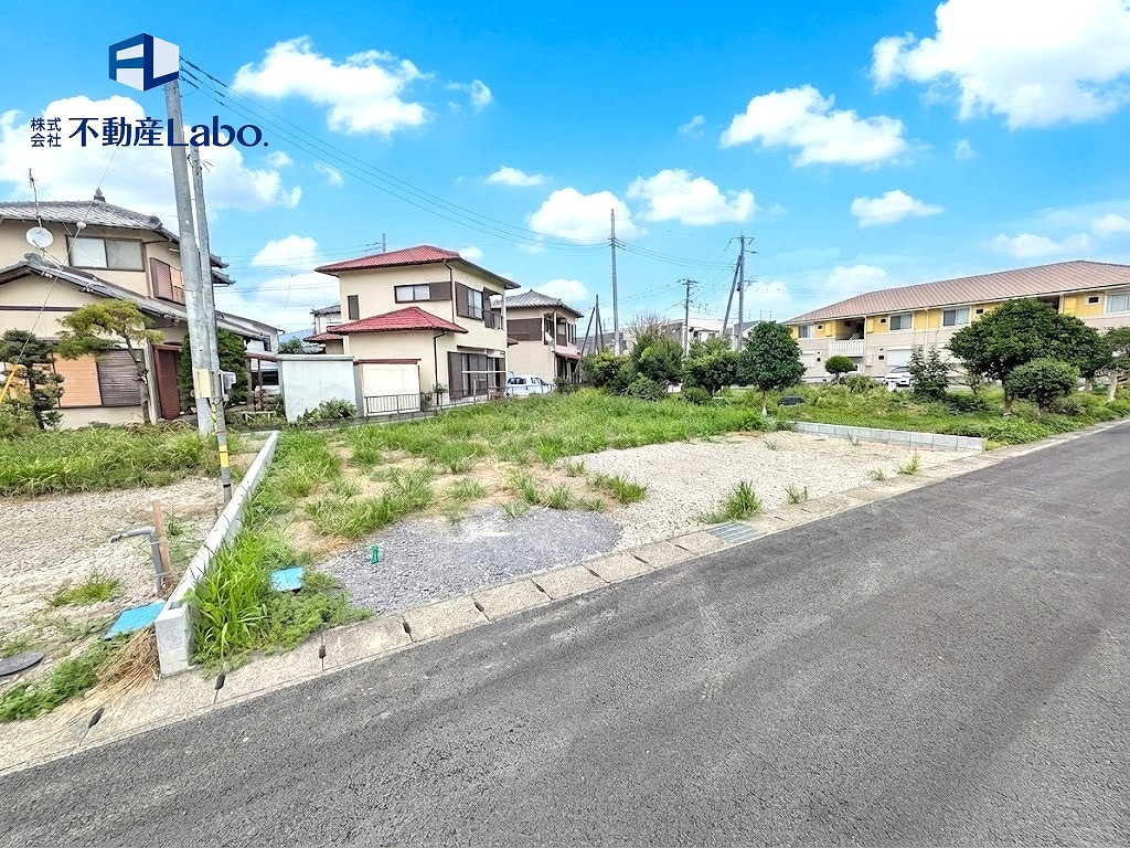 ハートフルタウン　富士市鮫島422番　全3棟　の前面道路含む現地写真