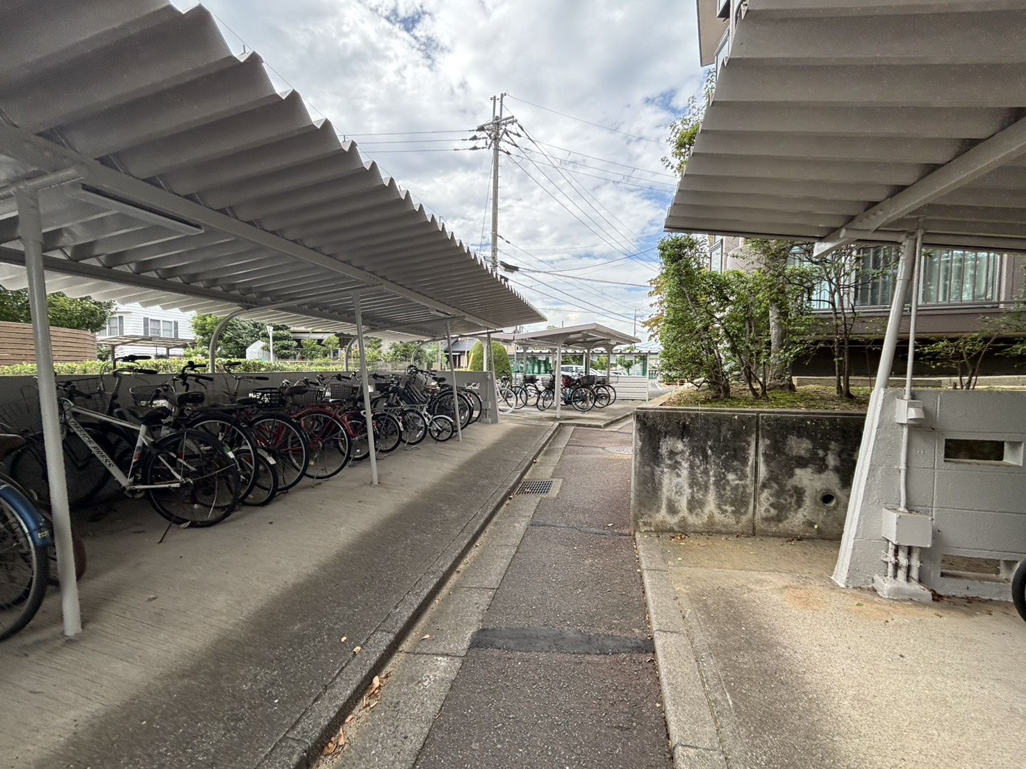 新檜尾台第2次住宅1号棟の駐輪場|駐輪場です。
