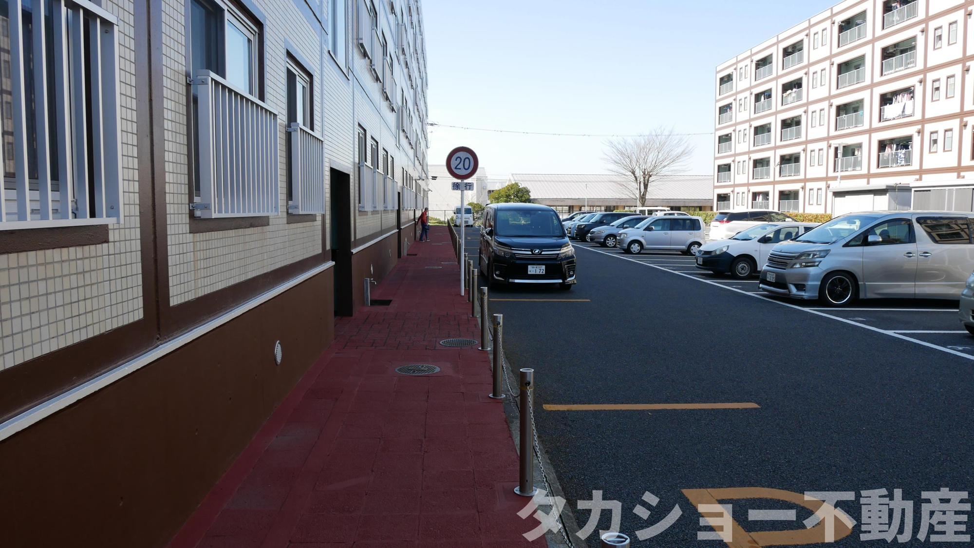 ファミール青葉台　1号館の駐車場