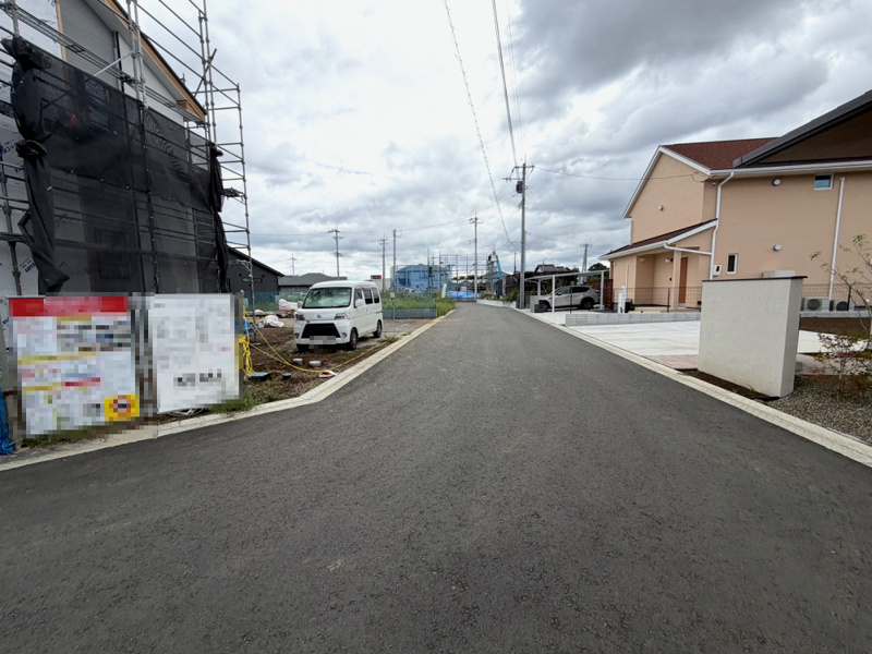 つくば市上横場　1号棟　前面道路含む現地写真
