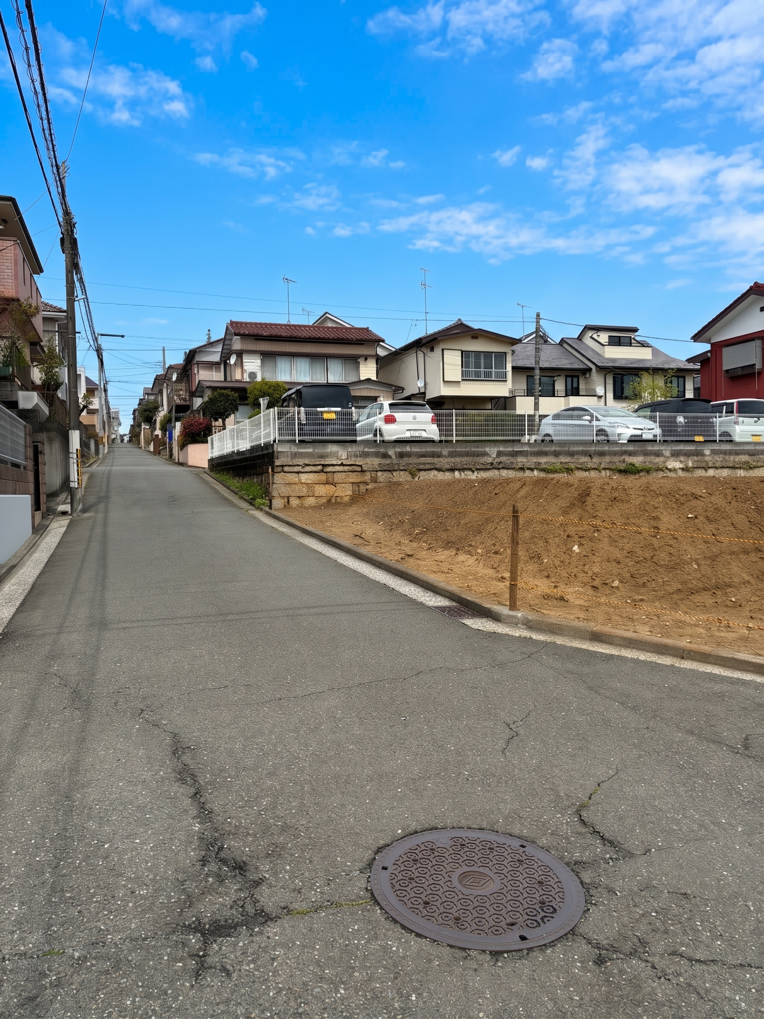 【前面道路含む現地写真】