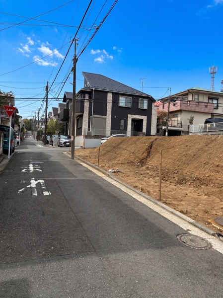 【前面道路含む現地写真】