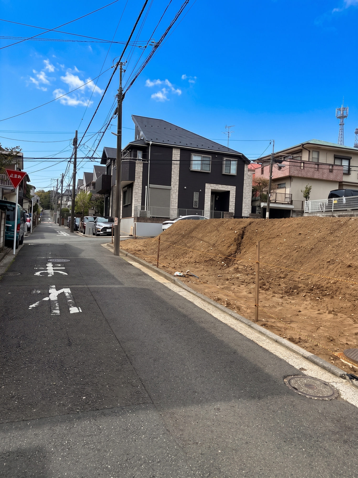 【前面道路含む現地写真】