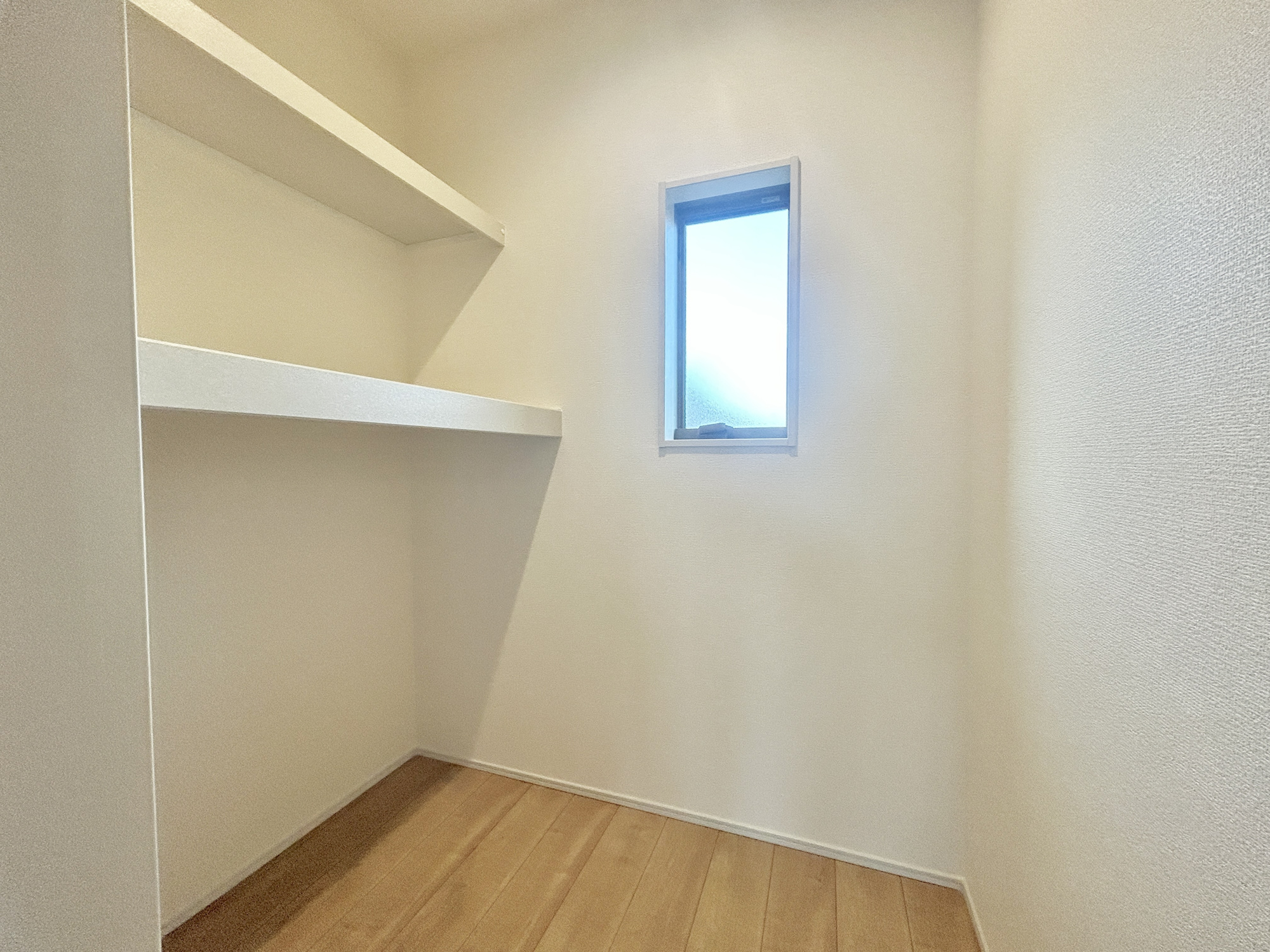 第18渋川金井　新築住宅全8棟の収納|２階には、納戸完備！洋服はもちろん、お子様との思い出もたっぷりしまえます♪