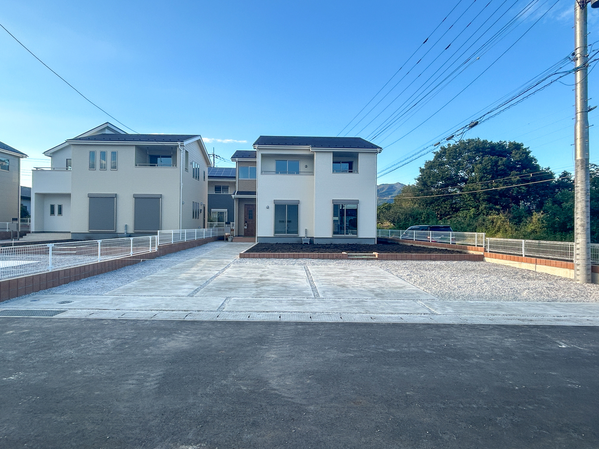 第18渋川金井　新築住宅全8棟の駐車場|車庫土間施工済み、駐車2台可能です(^^♪
