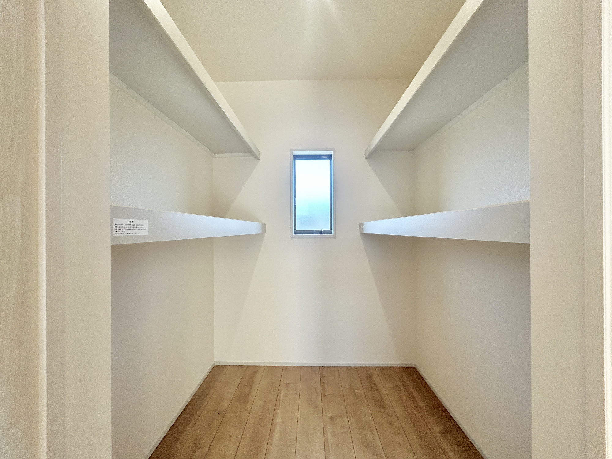 第18渋川金井　新築住宅全8棟の収納|洋服はもちろん、お子様との思い出もたっぷりしまえるウォークインクローゼット。お子様の成長と共に増えていく荷物も楽々しまえる収納力！