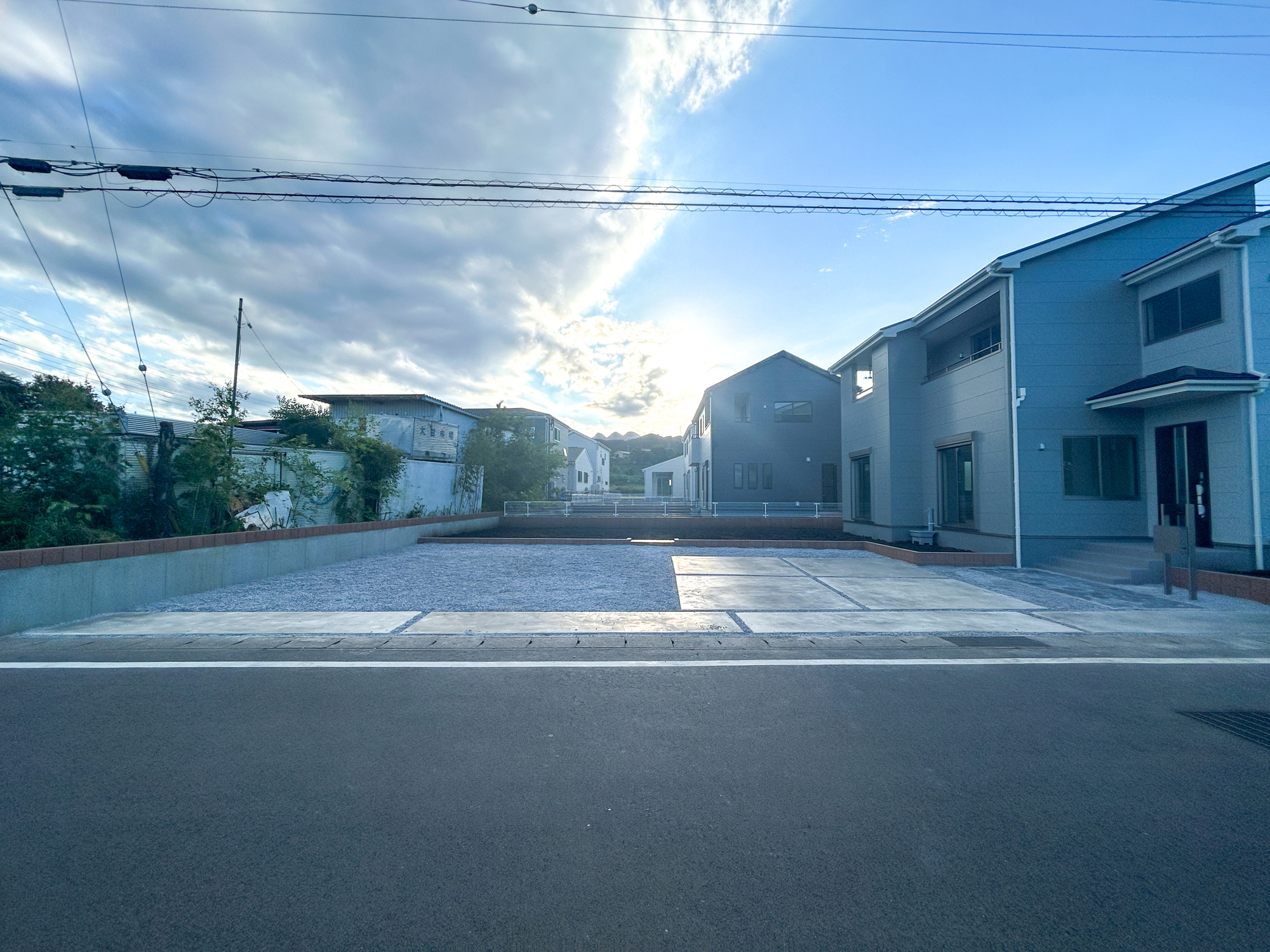 第18渋川金井　新築住宅全8棟の駐車場|充分な駐車スペースはアレンジが出来る程のスペースがあります。お庭として利用も良しです♪