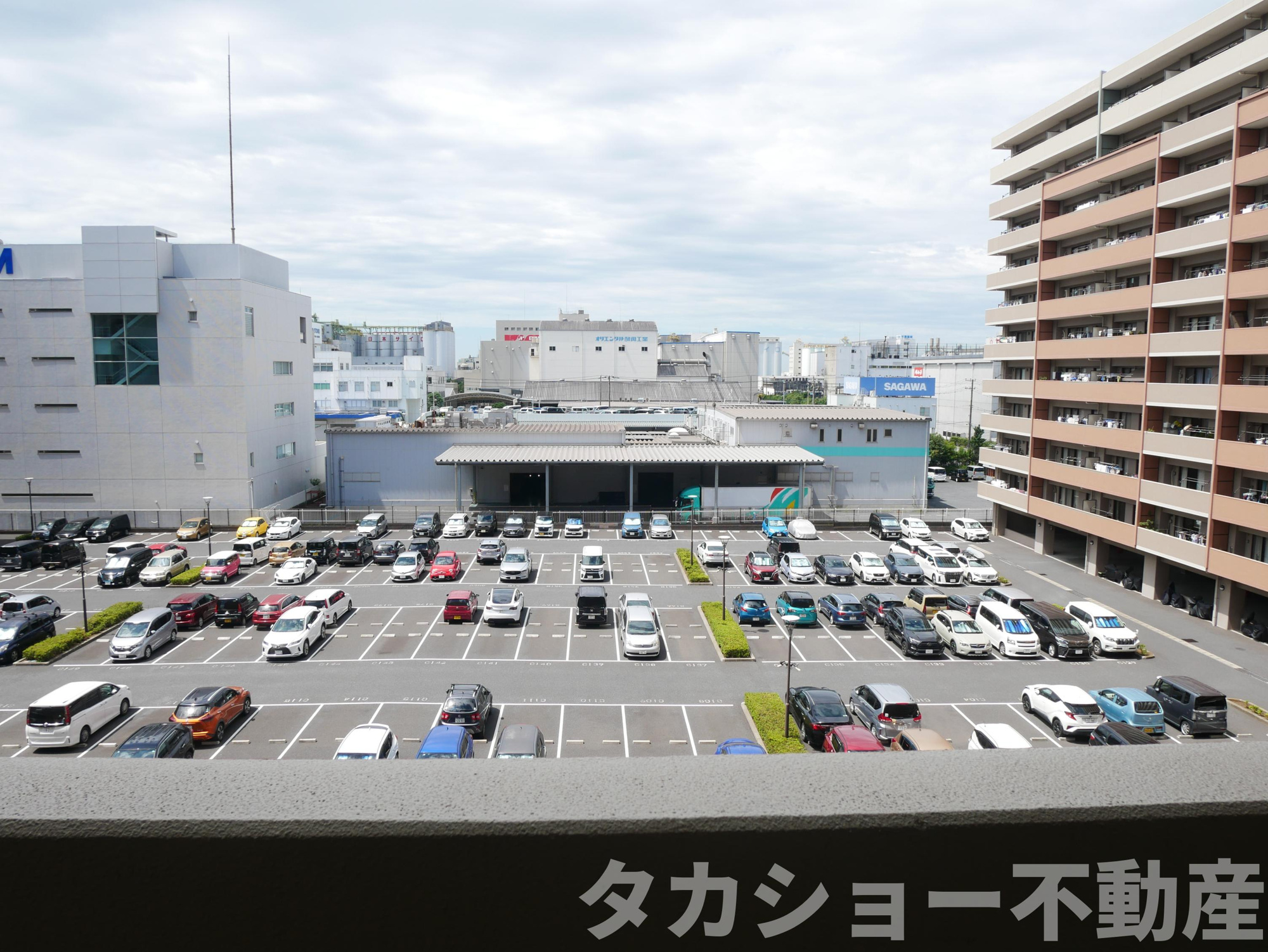 アクアウィング353の駐車場