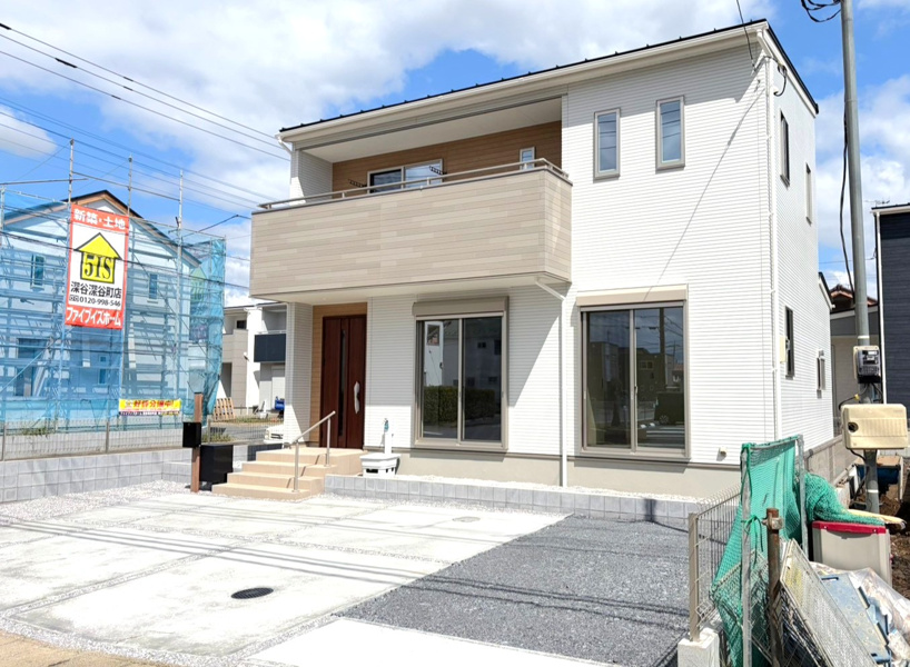 【３号棟　外観】建物完成・内覧可能！　原材料の天然石に顔料・粘土・水ガラスを使用したセラミックコーティングを施した屋根材。コーティングで自然な色合いを維持します。（2026/9/18撮影）