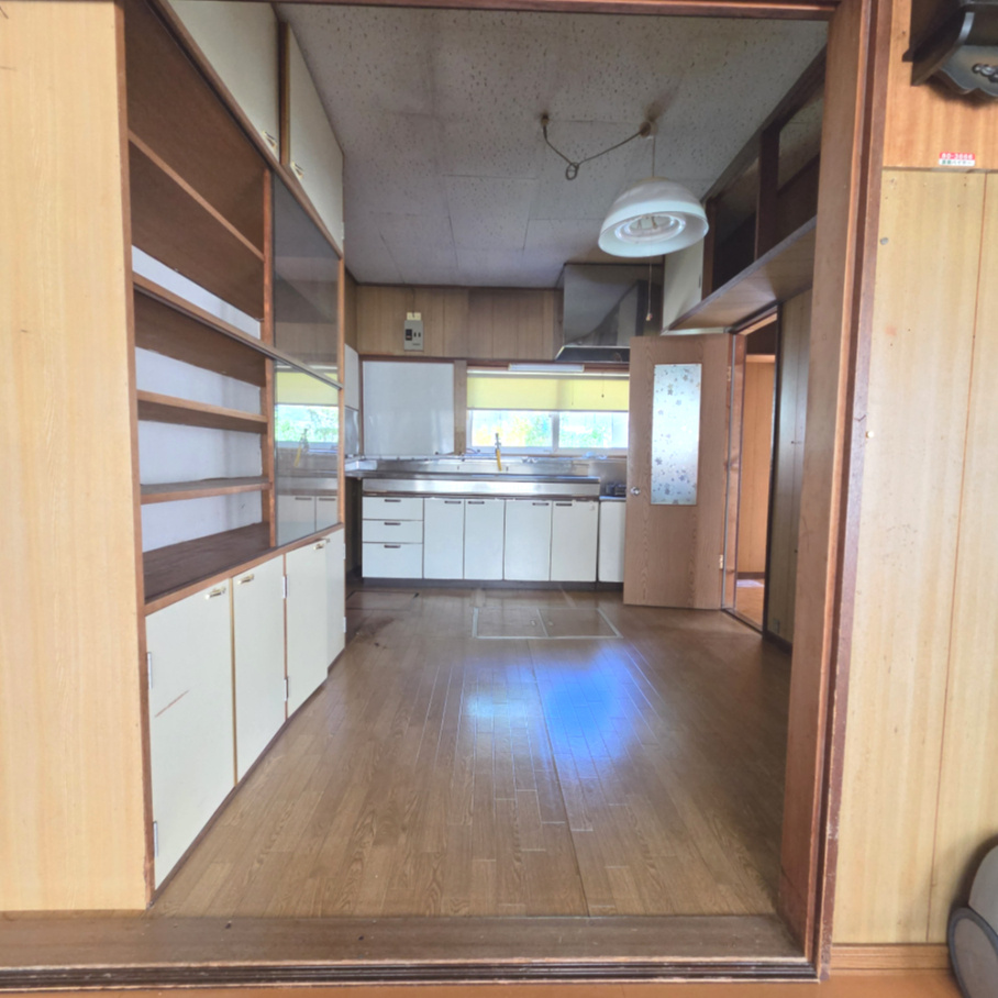 登別市片倉町2丁目8-3　中古住宅のキッチン