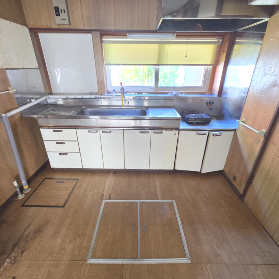 登別市片倉町2丁目8-3　中古住宅のキッチン