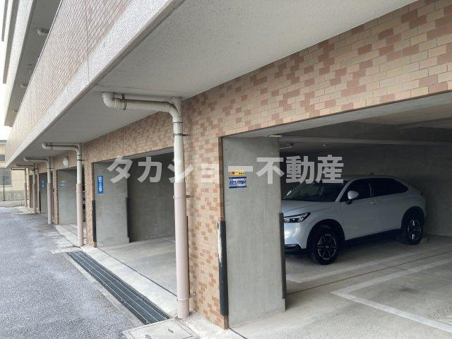 ライオンズマンション千葉浜野町の駐車場