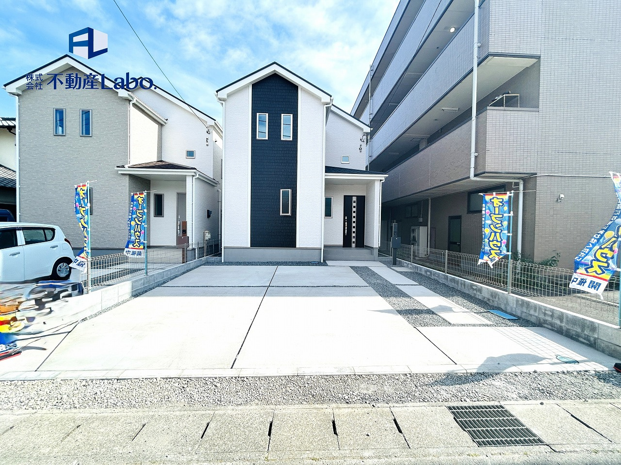 ハートフルタウン　清水町長沢618番　全2棟の外観|●駐車スペース●
２台以上駐車可能♪
並列駐車のため、車の出し入れが楽々♪