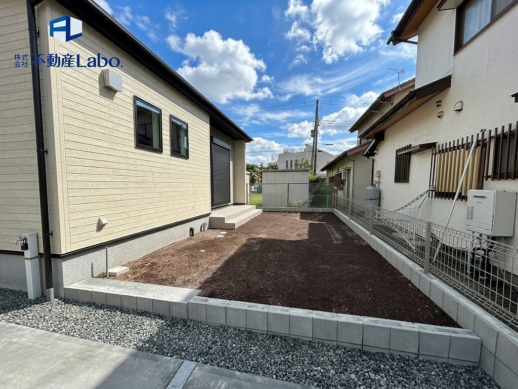 リナージュ　御殿場市竈　第1期　全1棟の庭|敷地面積はなんと63坪超えになります！！
お庭もあり日当たりも良好♪