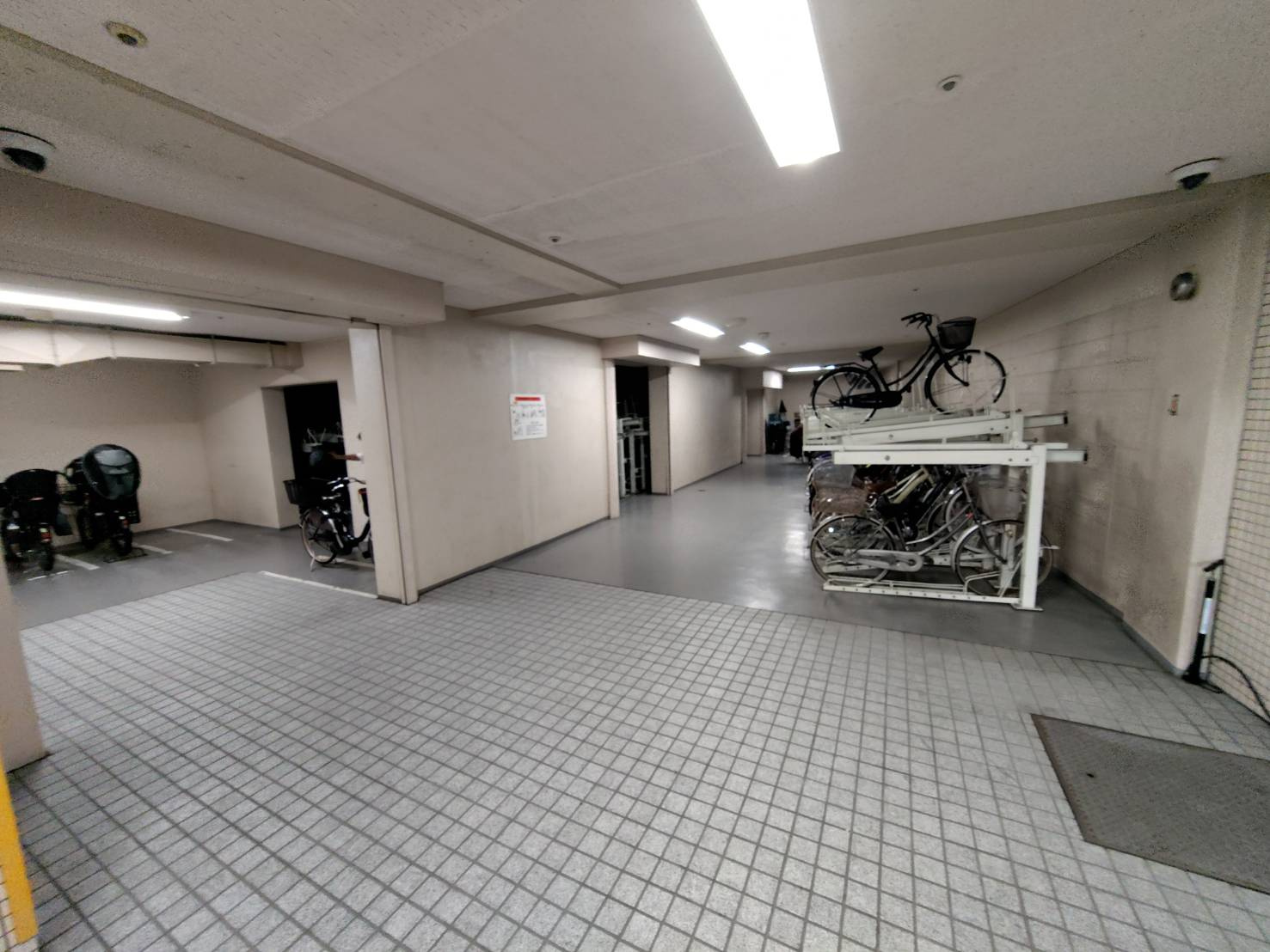 フレンテ西館（ヴィエント西宮）の駐輪場