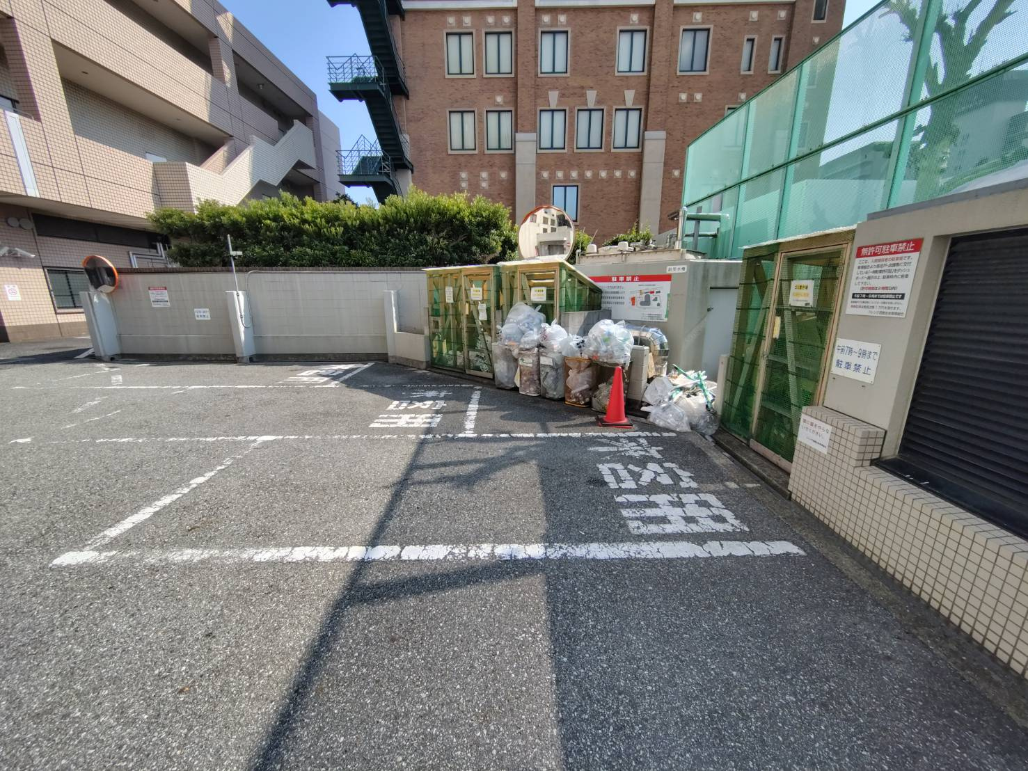 フレンテ西館（ヴィエント西宮）の駐車場