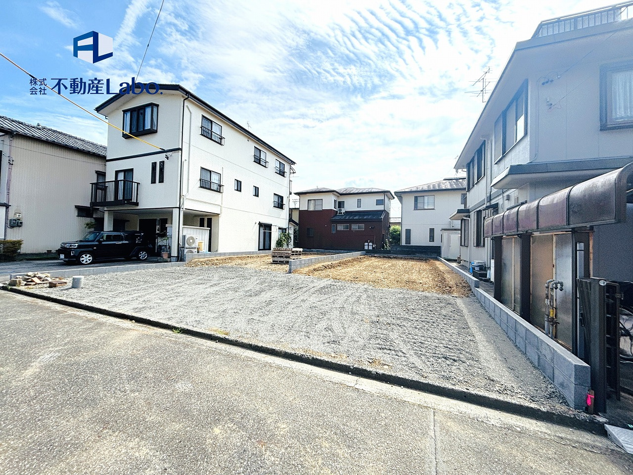 リーブルガーデン　葵区東瀬名町　全2棟の外観|並列3台以上駐車可能なカースペース♪