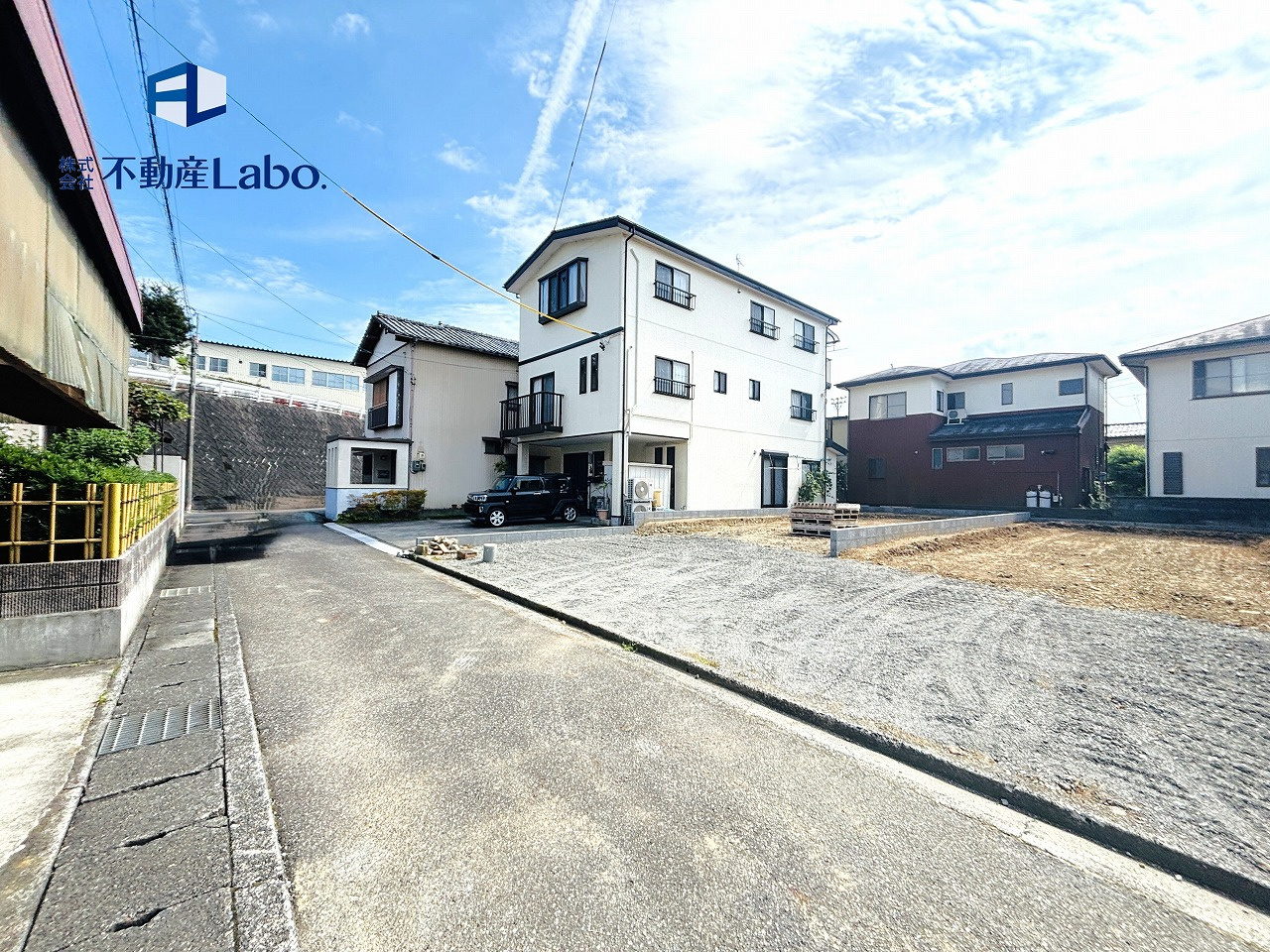 リーブルガーデン　葵区東瀬名町　全2棟の前面道路含む現地写真|洗面室は一回り広い3.5帖♪ランドリースペースとしても活用できます♪