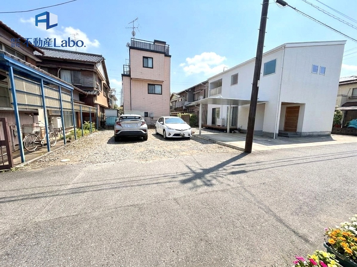 清水区草薙二丁目　6期　全1棟の前面道路含む現地写真|●バルコニー● 可動式の物干し金物が付いており、使用しない際は収納できます♪お洗濯には十分なスペース♪