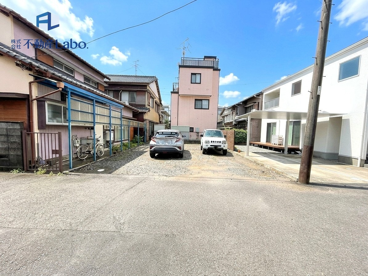 清水区草薙二丁目　6期　全1棟の外観|●キッチン● 人気の対面式キッチン♪おご家族との会話やリビング全体の様子も見えて安心♪キッチン横幅は2.5ｍ以上あり調理スペースやシンクも広くお料理がしやすいキッチンとなっています♪