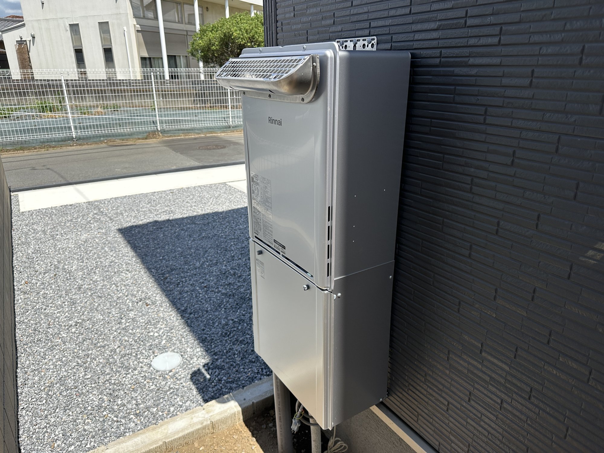 第１佐野犬伏下町　新築住宅全３棟の発電・温水設備|月々のガス代が優しい高効率給湯器♪
