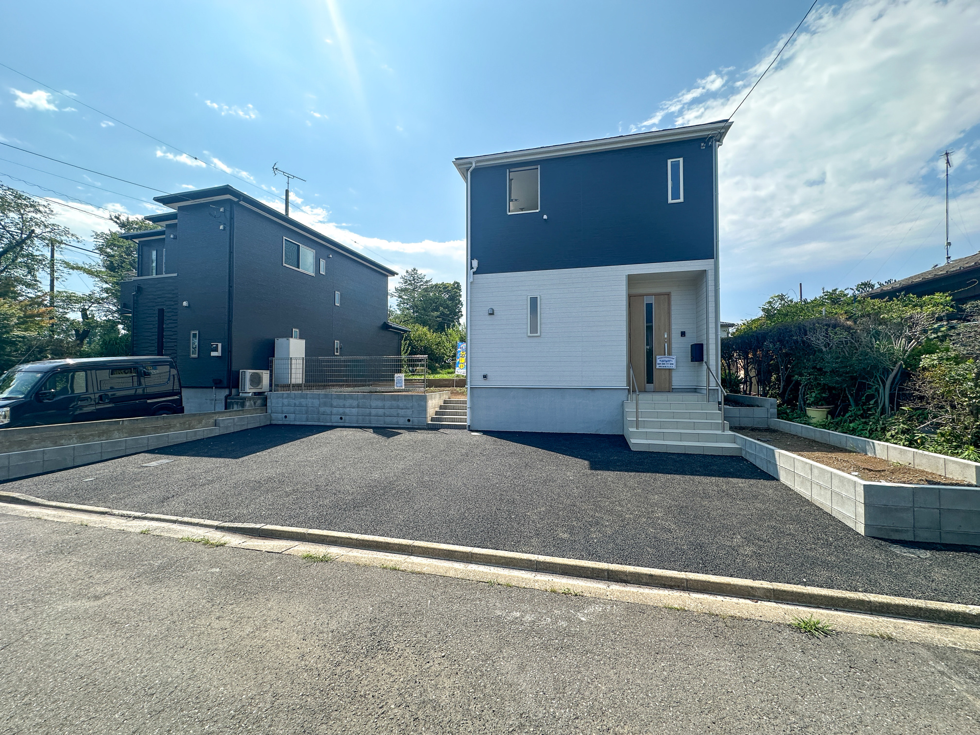 真岡市並木町３丁目の新築一戸建の駐車場|車庫土間施工、駐車3台可能です(^^♪