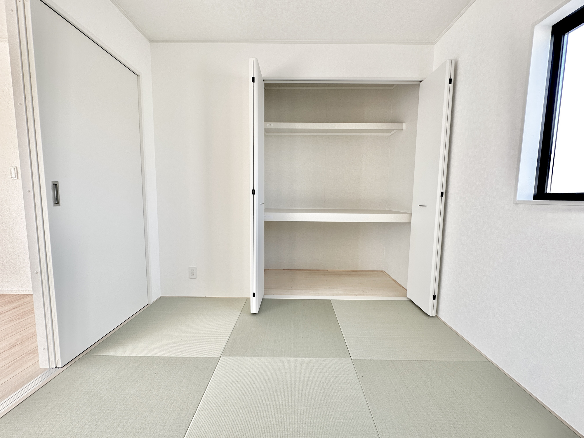 足利市福居町の新築一戸建の和室|洋室畳敷き、畳があることにより客間や落ち着いた空間になります。