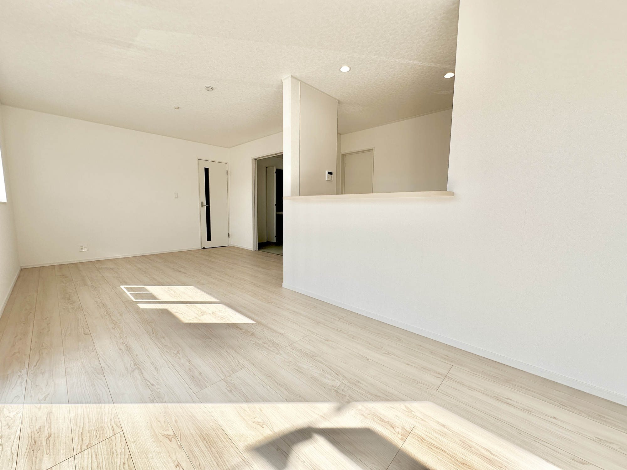 足利市福居町の新築一戸建のその他|室内にいても、たっぷりの陽光と爽やかな風を感じて頂ける、開放感あふれるリビングです。
ご家族と穏やかに過ごす、心地の良い時間が流れます。