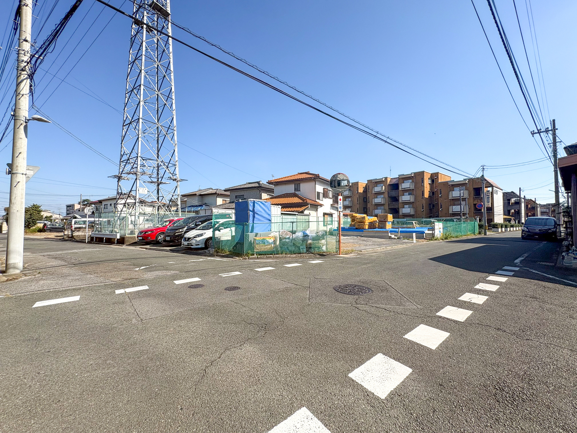 前橋市天川町　新築住宅全1棟の前面道路含む現地写真|閑静な住宅地で子育て家族にピッタリ。毎日のお散歩も快適な緑に恵まれたエリアで、自然に包まれた穏やかな暮らしを実現するための、ゆとりある住環境が整っています。

