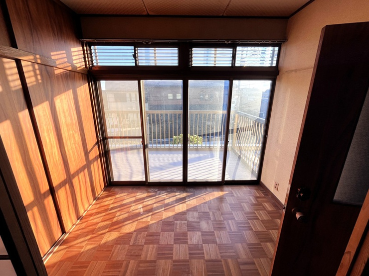 行田市持田４丁目　中古戸建　バルコニー出入口