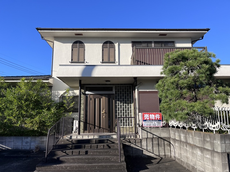 行田市持田４丁目　中古戸建　外観写真　日当たりの良い南向きの建物となっております。