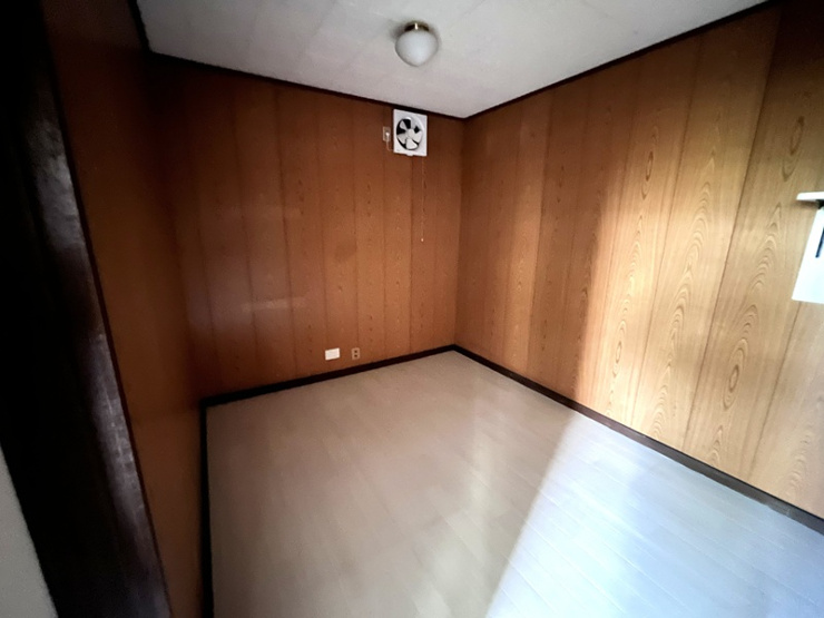 行田市持田４丁目　中古戸建　設備室（レントゲン室）6帖