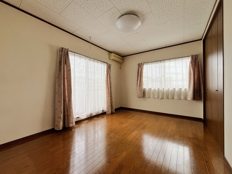 行田市長野５丁目　中古戸建　２階洋室（南側）7.2帖　消灯時