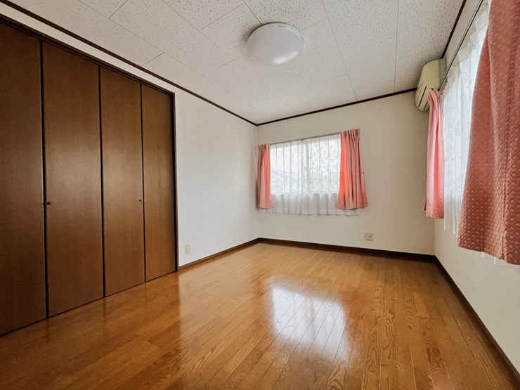 行田市長野５丁目　中古戸建　２階洋室（北側）7.2帖　　