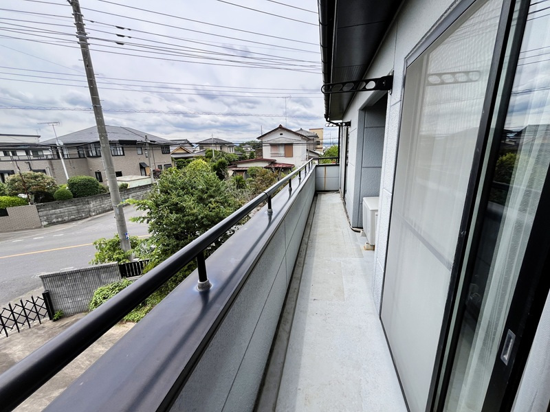 行田市長野５丁目　中古戸建　バルコニー　南向きの日当たりの良いバルコニーです。