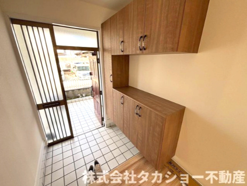 君津市外箕輪1丁目　中古戸建の玄関