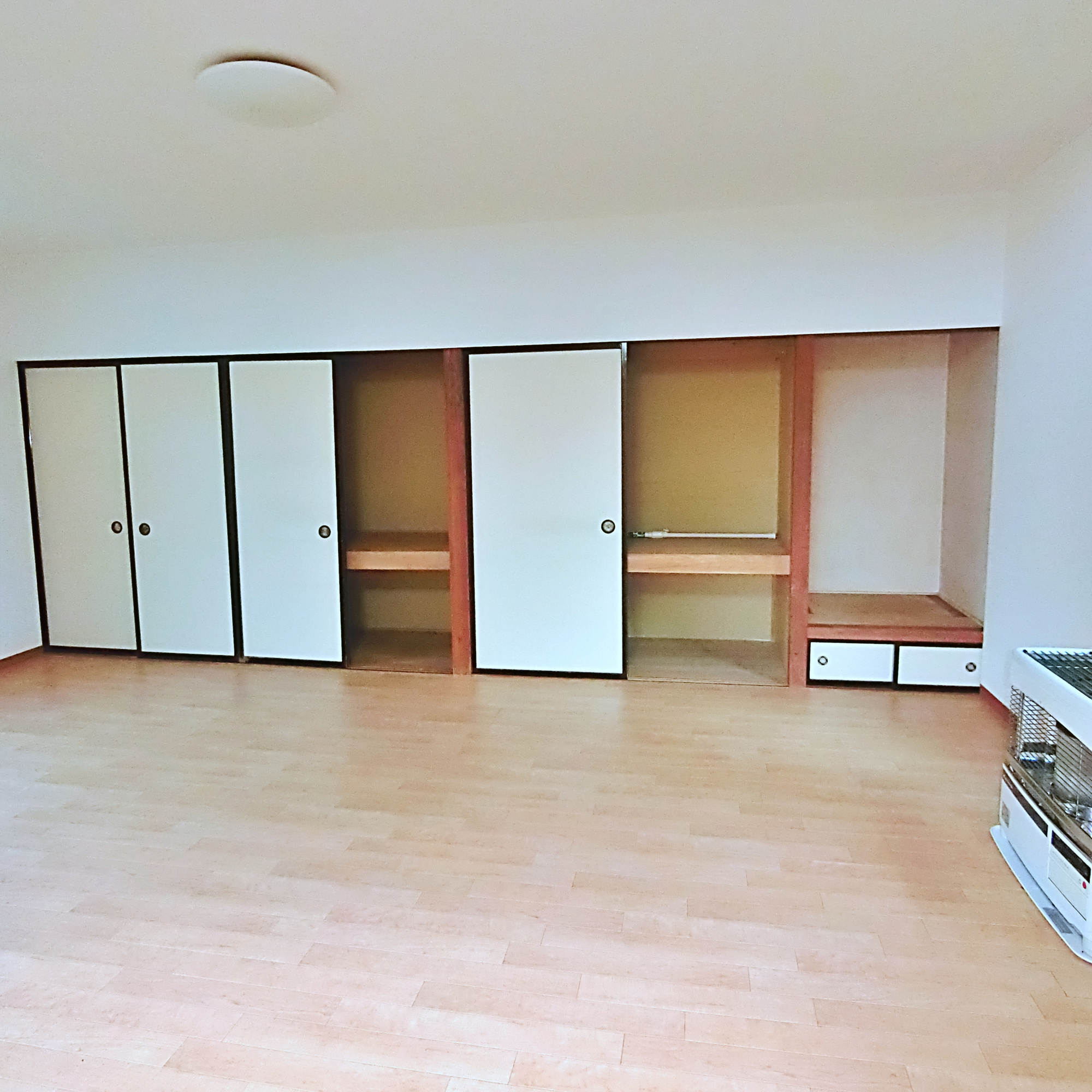 室蘭市知利別町2丁目11-11中古住宅の洋室