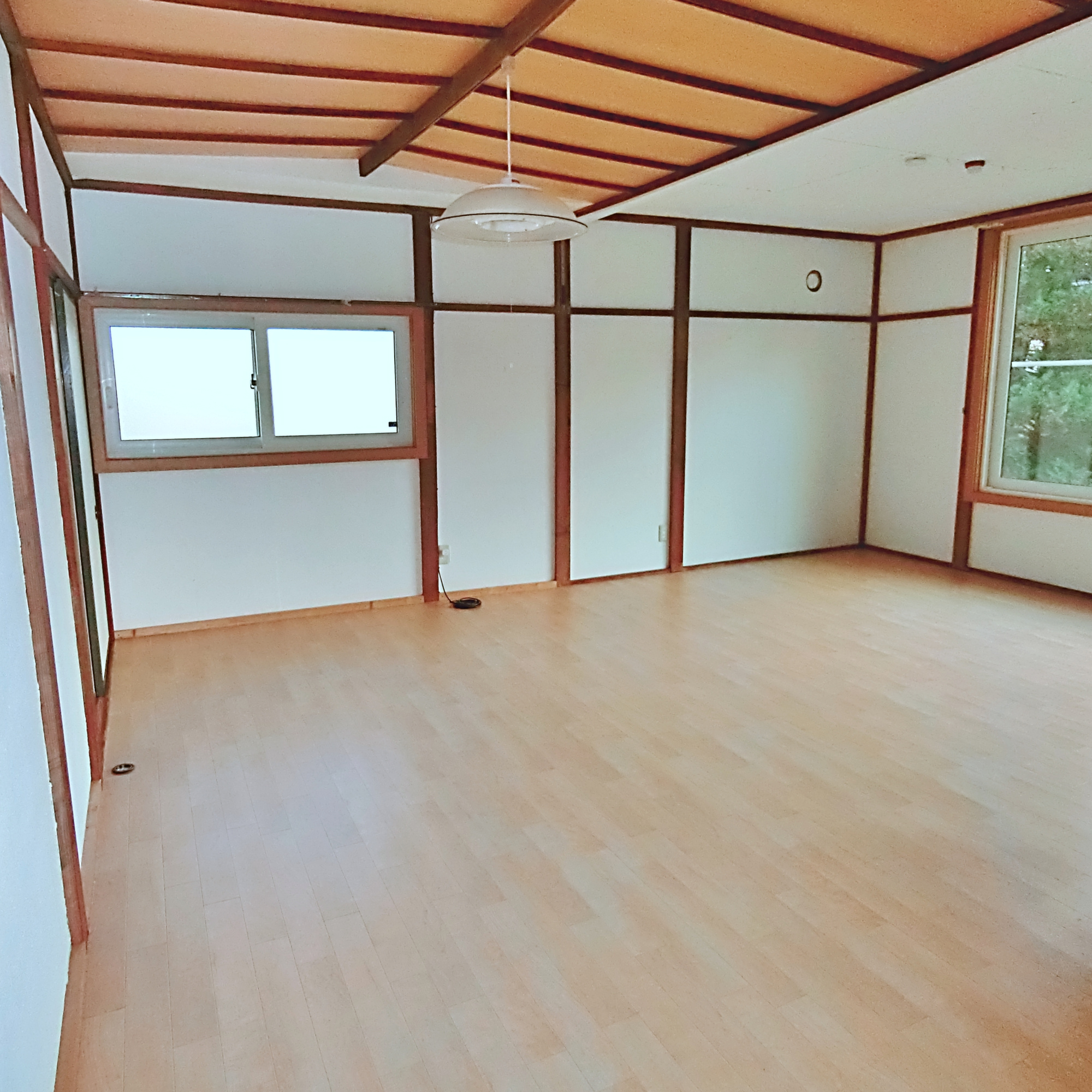 室蘭市知利別町2丁目11-11中古住宅の洋室