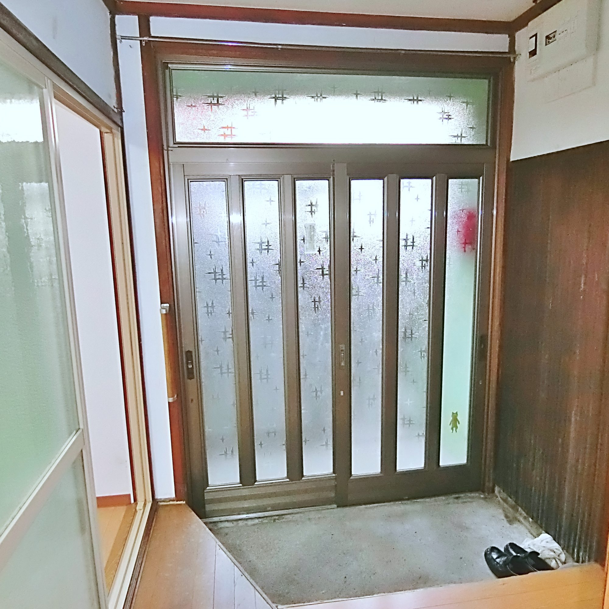 室蘭市知利別町2丁目11-11中古住宅の玄関