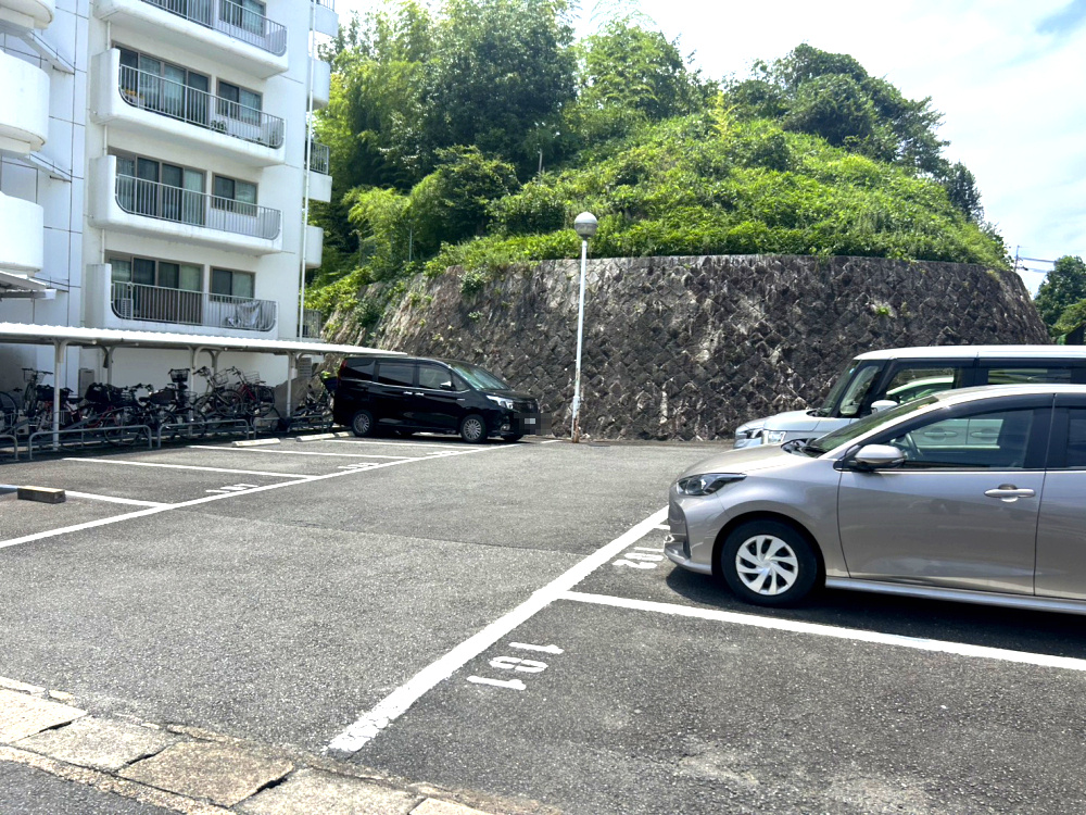 ローズコーポ千里B棟の駐車場