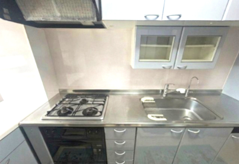 ローズコーポ千里B棟のキッチン|※居住中につき、家具消し加工を施しています。現状と相違しますので、現地優先となります。