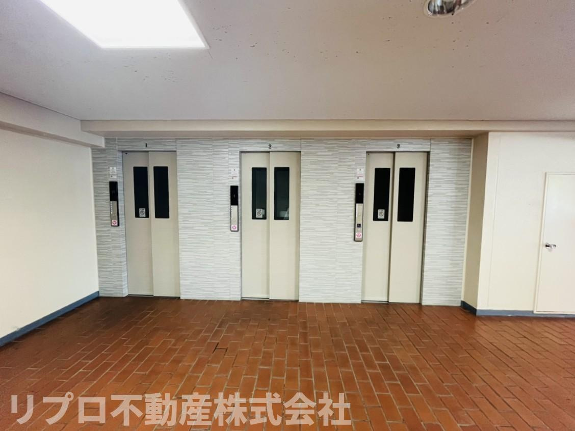 ファミール南常盤平８階のその他共用部分|エレベーターは３基あります