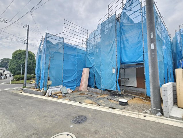 横浜市瀬谷区北新 新築戸建て【仲介手数料無料】カースペース2台の前面道路含む現地写真