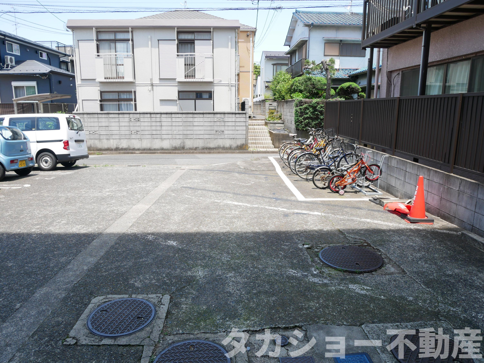 汐見丘ビルの駐車場