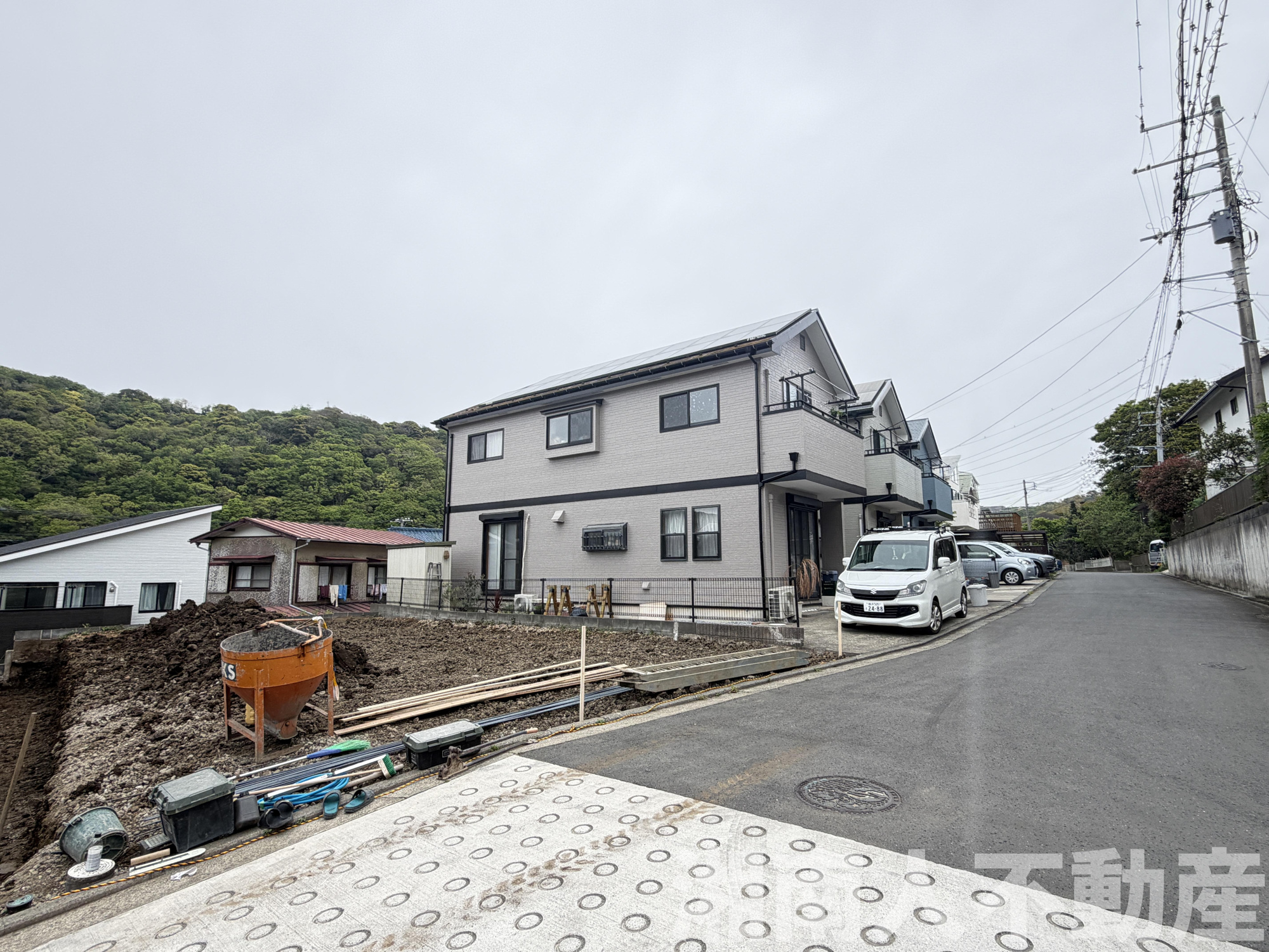葉山町下山口１０９３新築戸建ての前面道路含む現地写真|前面道路含む現地写真です