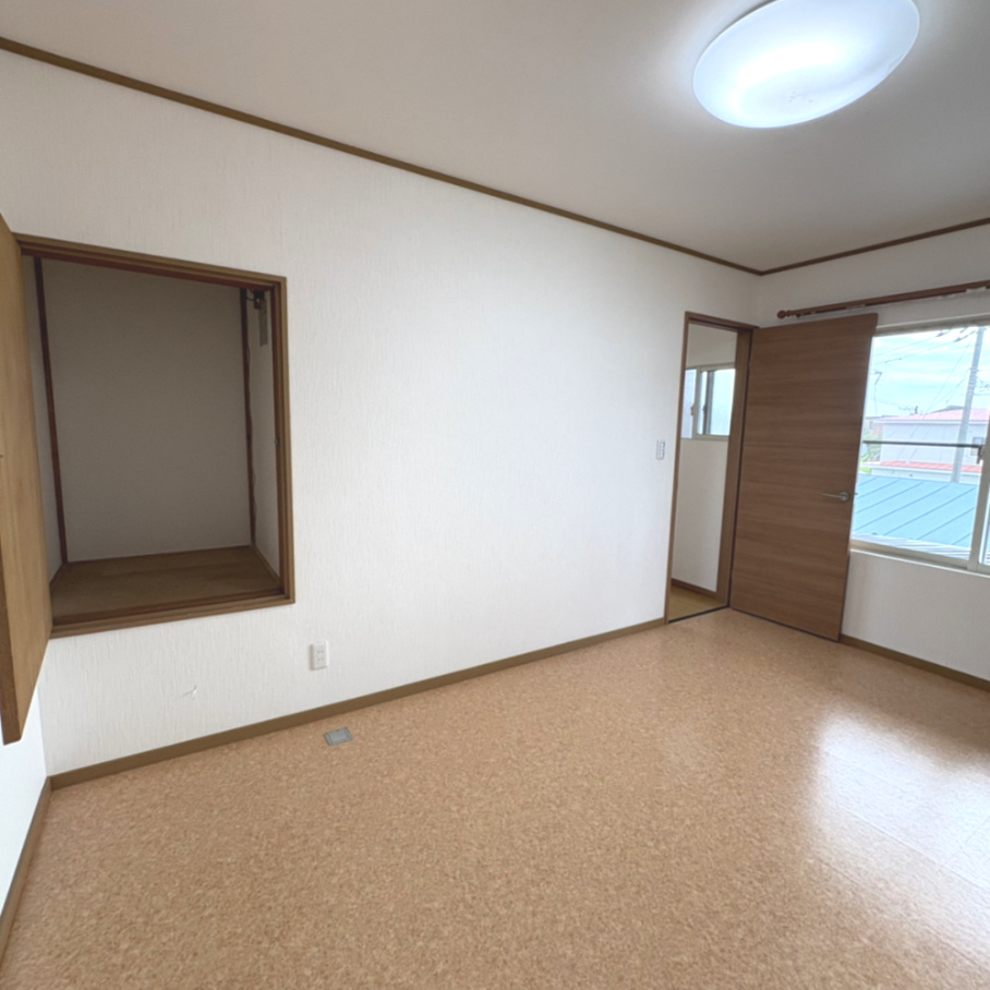 室蘭市白鳥台5丁目33-6　中古住宅の洋室