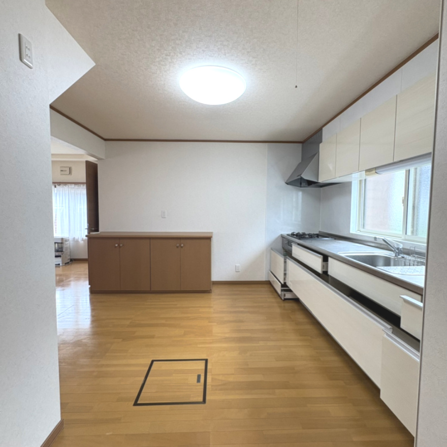 室蘭市白鳥台5丁目33-6　中古住宅のキッチン