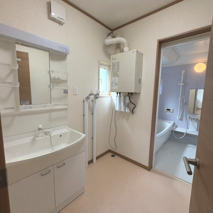 室蘭市白鳥台5丁目33-6　中古住宅の脱衣所