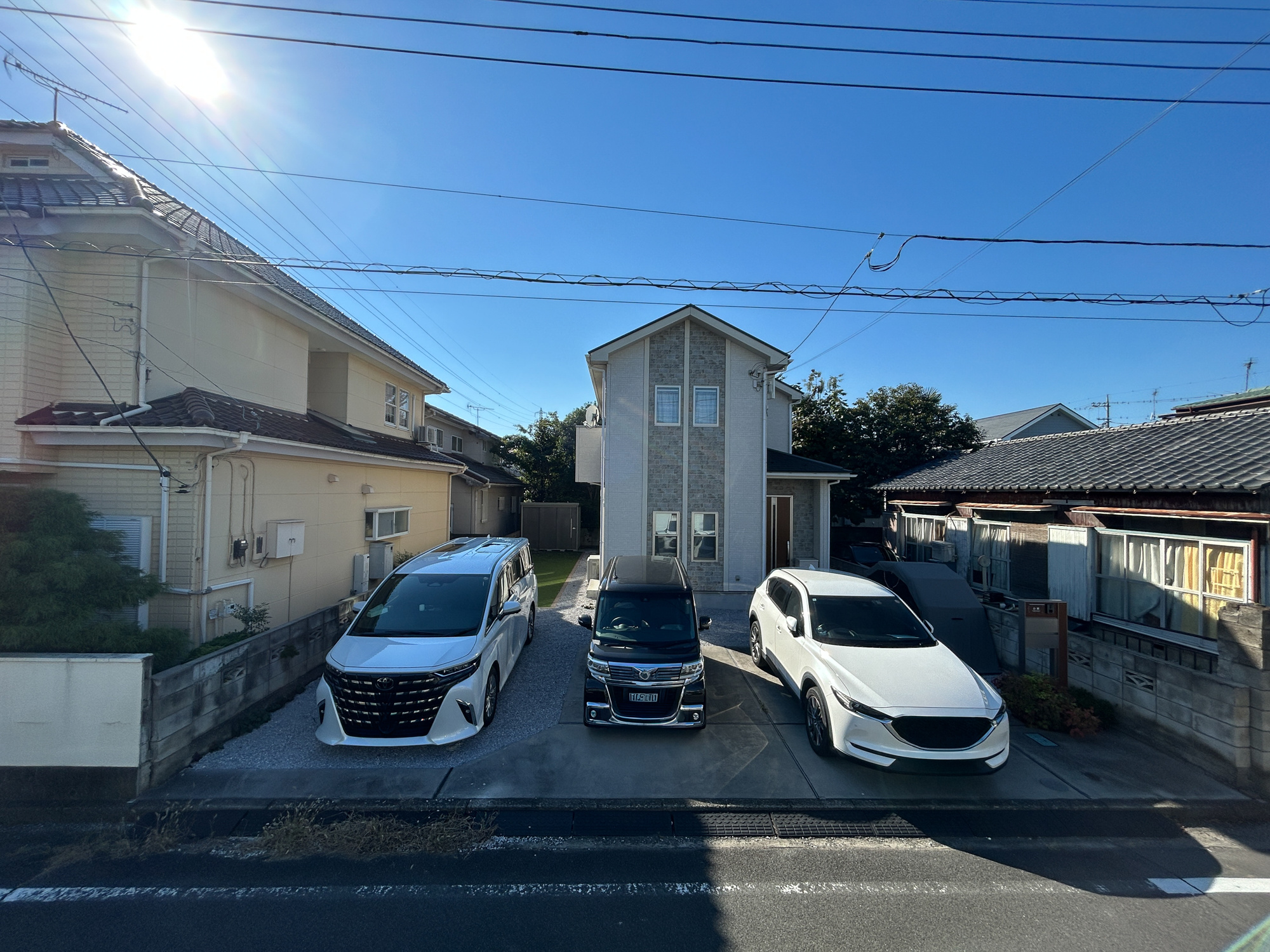 前橋市朝日が丘３丁目　中古戸建の駐車場|並列駐車３台可能♪広々敷地で自転車等の駐輪も可能です♪
