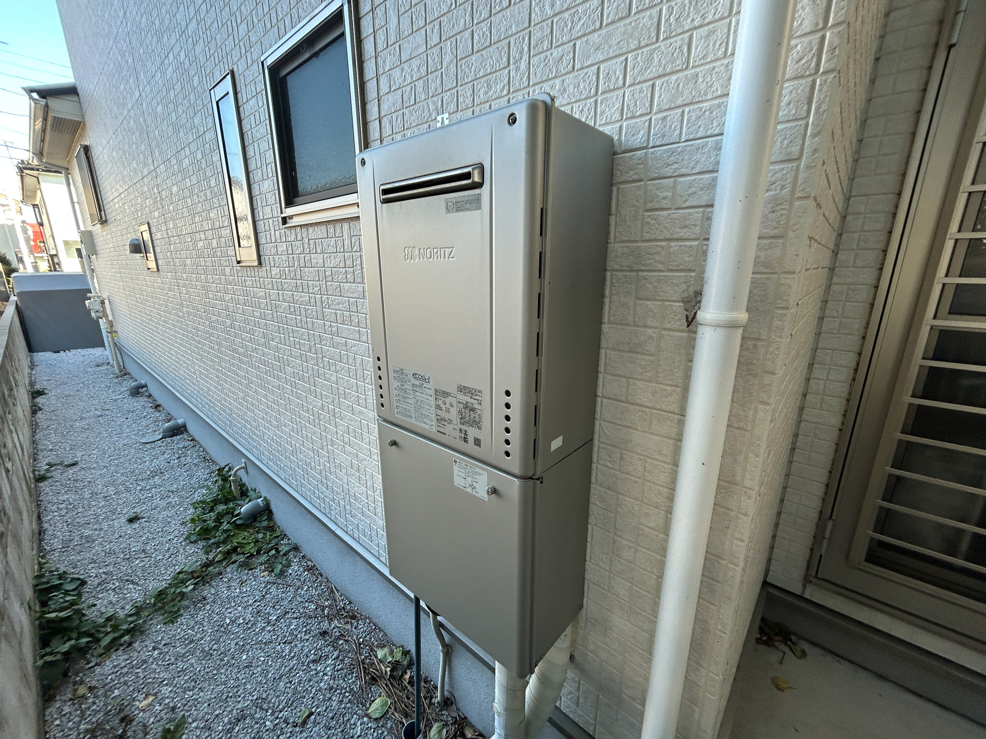 前橋市朝日が丘３丁目　中古戸建の発電・温水設備|月々のガス代がお得になる高効率給湯器♪						
						
